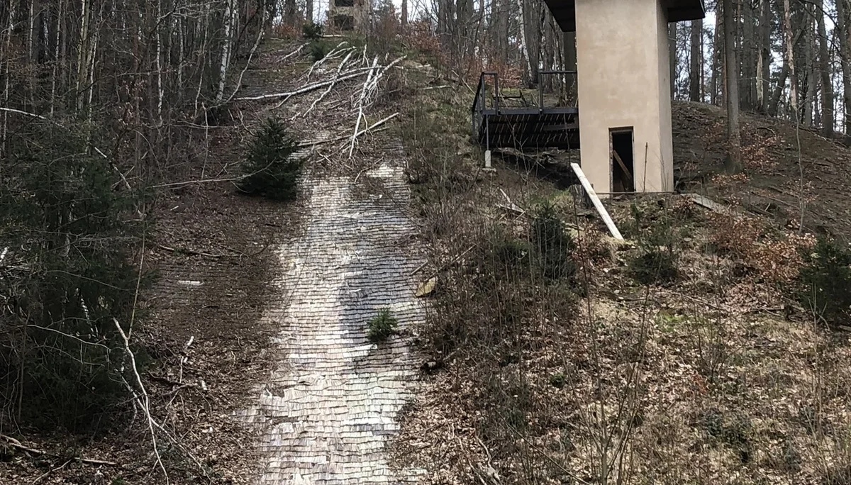 Skisprungschanze am Ende des Grünfelder Parks | © M.V.