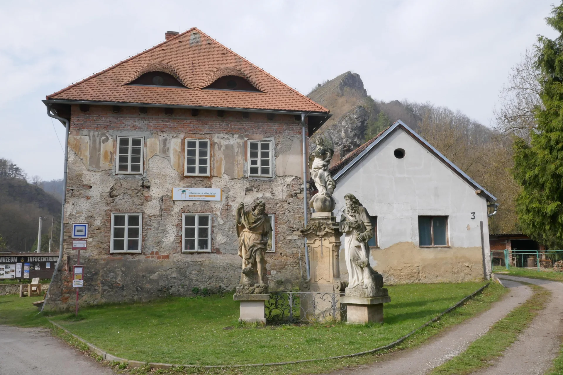 Svaty Jan pod Skalou | © Axel