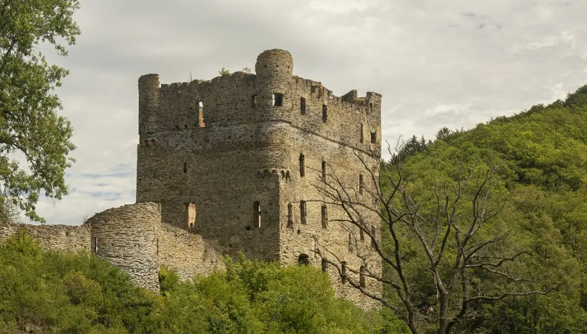 © 03_Hanna-Hilsberg_Burgruine Balduinseck im Hunsrück