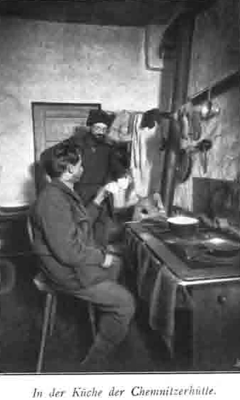 In der Küche der Chemnitzer Hütte | © DAV Chemnitz Archiv: Im Bannkreis der Hütte